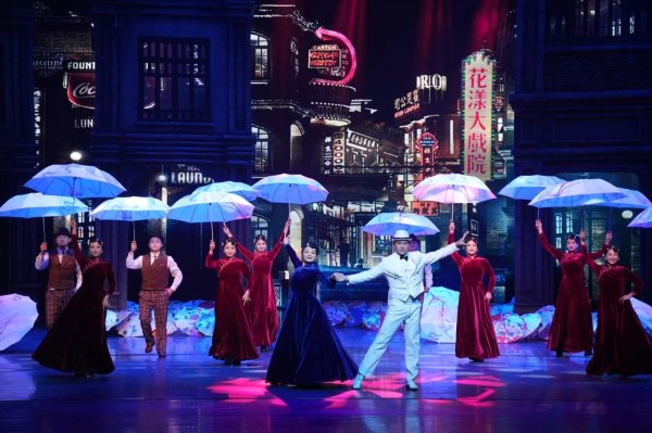 东兴证券 从百老汇连演到冲击文华奖，看这个四川老牌地方杂技团和新时代的“邂逅”